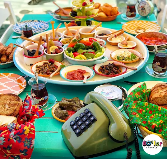 Nostaljik Konseptiyle 80'ler Kahvaltı - İzmir Mekan Rehberi