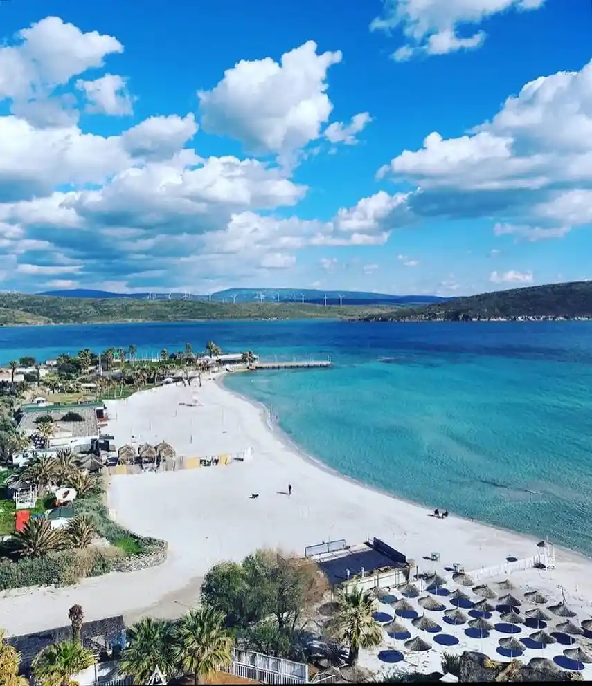 Alaçatı'daki Saklı Cennet Çark Plajı - İzmir Mekan Rehberi