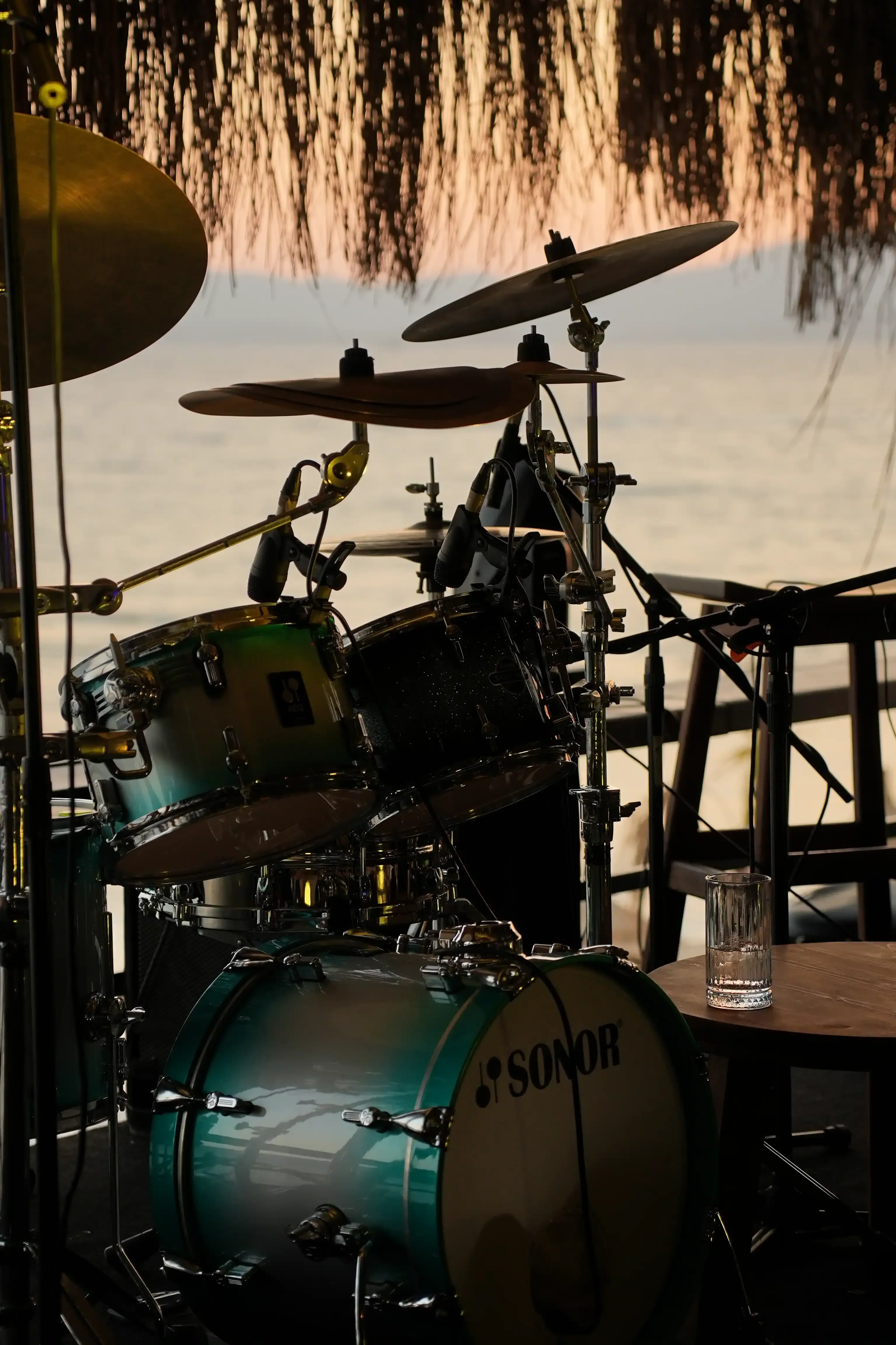 Al Mare’de Greek Tavern Gecesi: Müzik ve Lezzetin Buluştuğu Unutulmaz Bir Akşam - İzmir Mekan Rehberi
