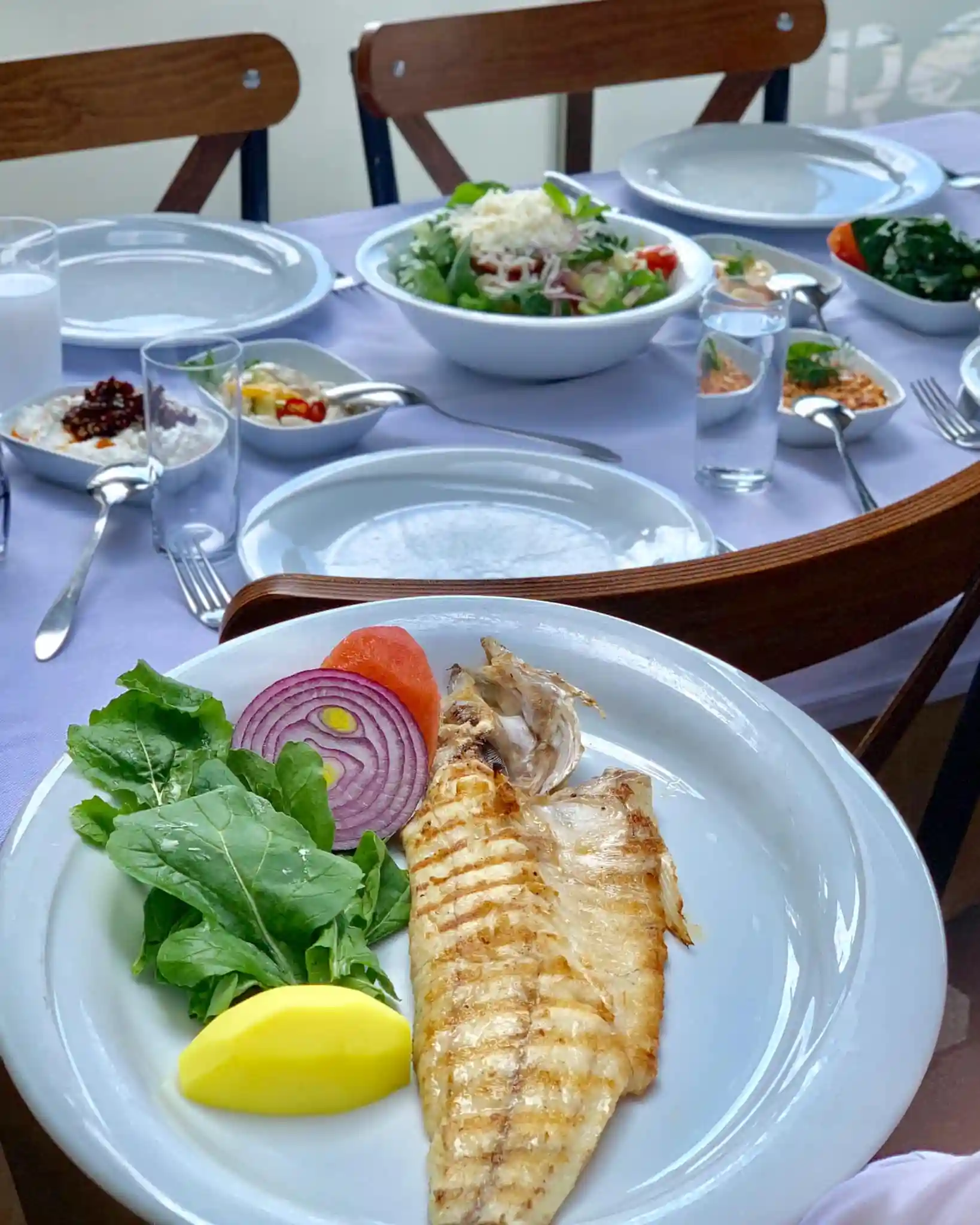 Kordon'da Lezzetli Bir Balık Hikayesi, Balıkçı Hasan  | İzmir Mekan Rehberi