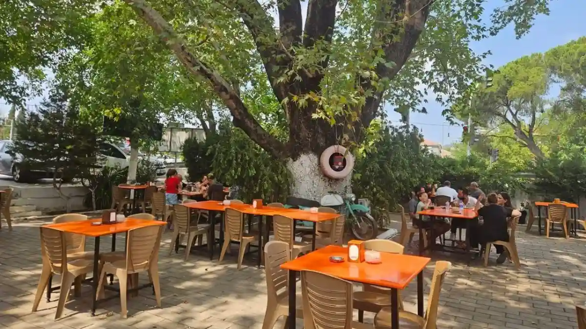 Çiğli'de Gizli Kalan Çay Bahçesi - İzmir Mekan Rehberi