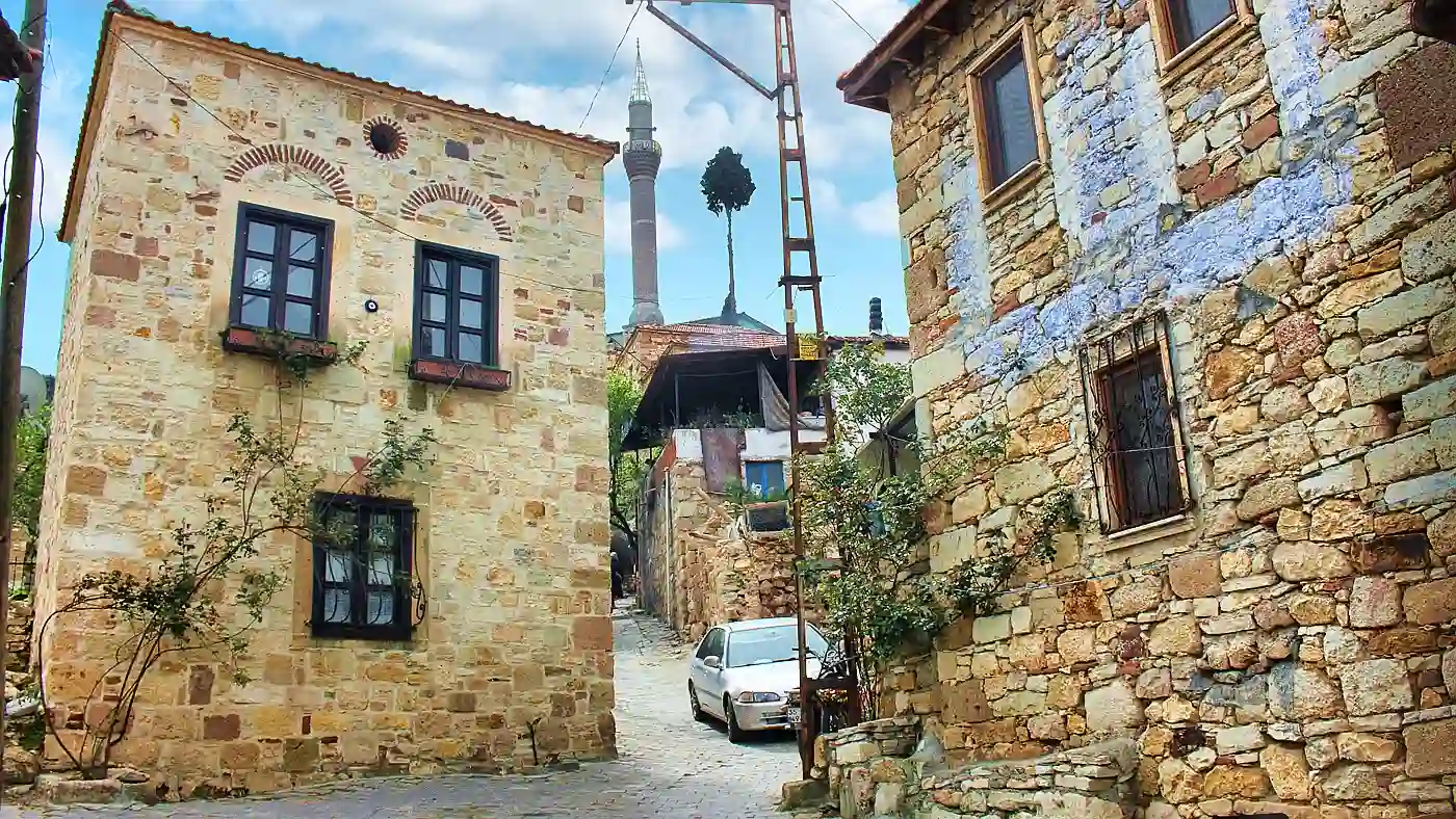 Foça Kozbeyli Köyü Taş Evleri ve Dibek Kahvesi - İzmir Mekan Rehberi
