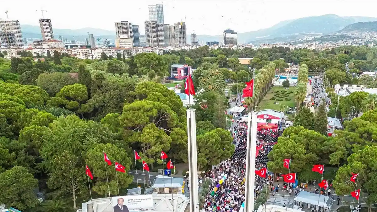 İzmir Enternasyonal Fuarı 2026 Rehberi: Tarihler, Konserler, Ulaşım ve Gezilecek Yerler