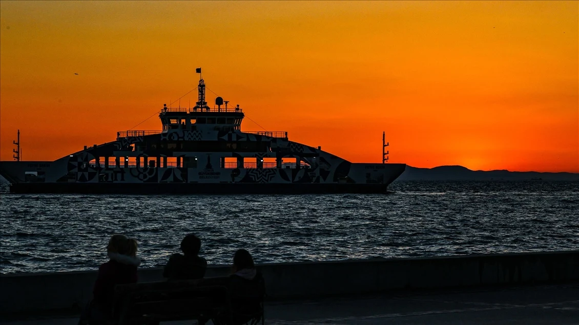 İzmir’de Güneşi Batırabileceğiniz En İyi 5 Teras ve Sahil Barları - İzmir Mekan Rehberi