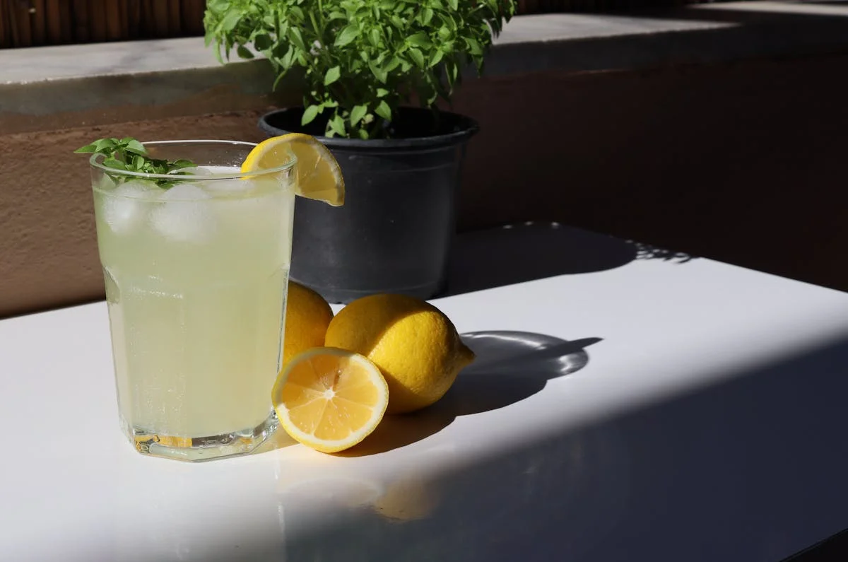İzmir’de Serinleten Limonata Durakları: En Güzel 10 Mekân - İzmir Mekan Rehberi