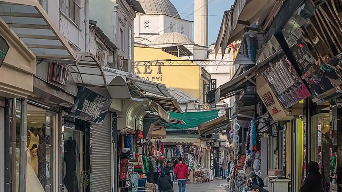 Kemeraltı Sokaklarında Zamanda Yolculuk ve Gizli Esnaf Lokantaları - İzmir Mekan Rehberi