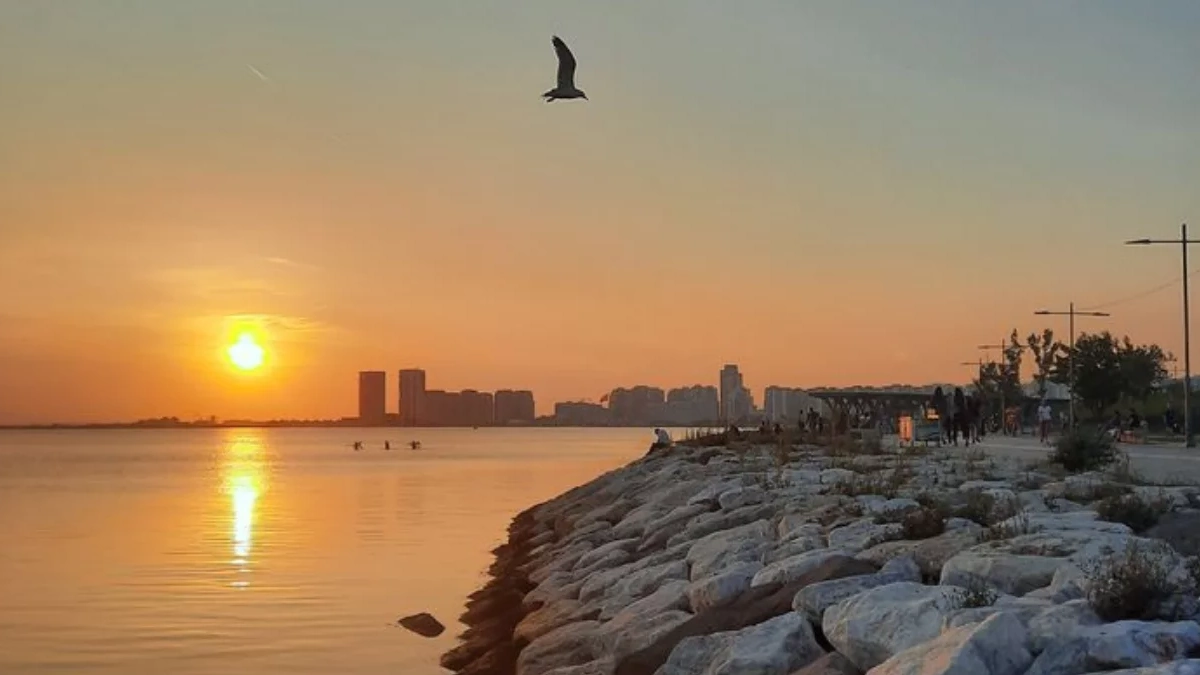 Mahalle Mercek Altında: "Bostanlı" En İyi Kahveciler, Gün Batımı Noktaları ve Gurme Duraklar - İzmir Mekan Rehberi