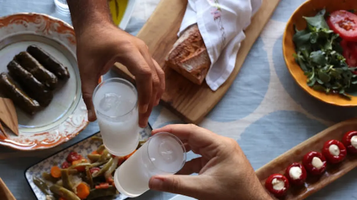 Sosyal Medyada Alkol Paylaşımları ve Yasal Sınırlar - İzmir Mekan Rehberi