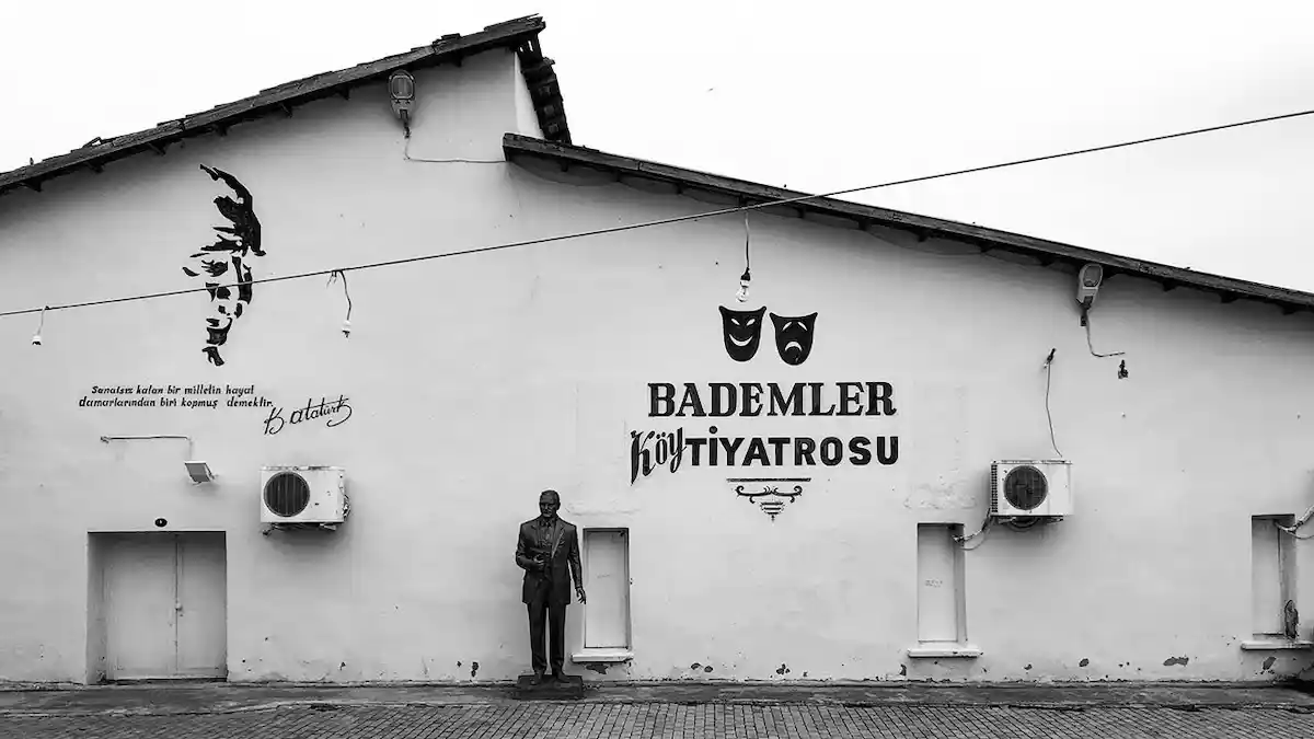 Urla Bademler Köyü'nün Tiyatrosu ve Üretici Pazarı - İzmir Mekan Rehberi
