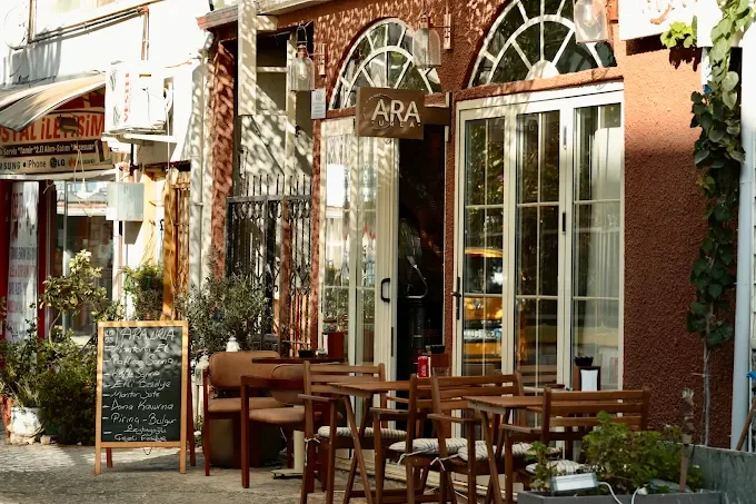 Urla İskele’de Ev Yemeği Keyfi: Ara Urla Mutfak - İzmir Mekan Rehberi