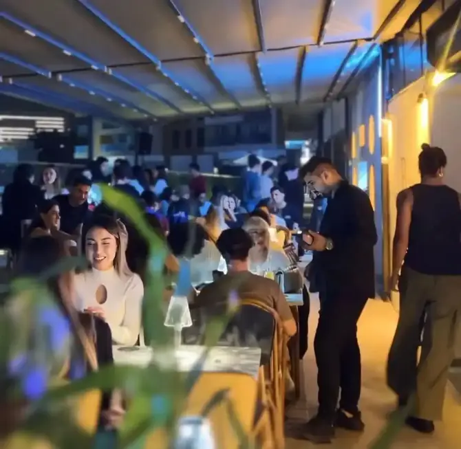 10 Masa Sahne Bornova - İzmir Mekan Rehberi