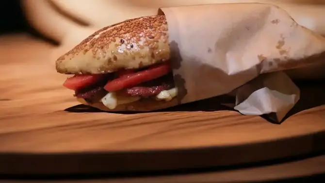 Ada's Snack & More - İzmir Mekan Rehberi