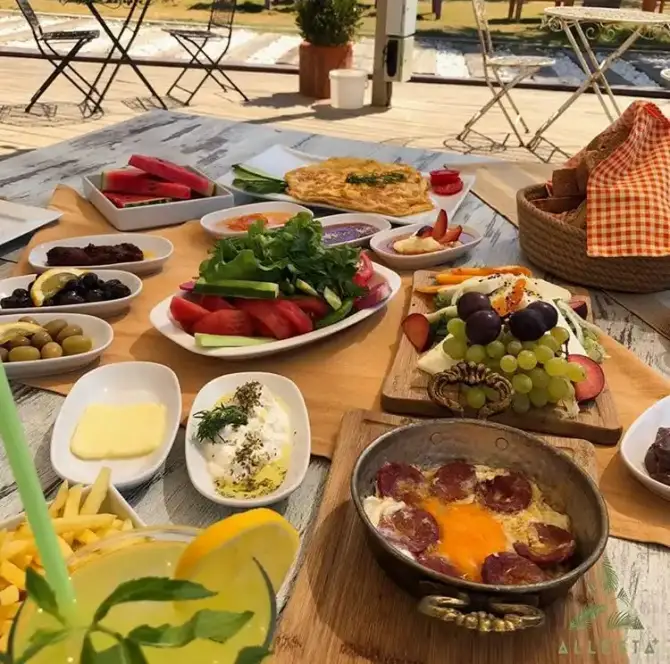 Allesta Plus Beach & Restaurant - İzmir Mekan Rehberi