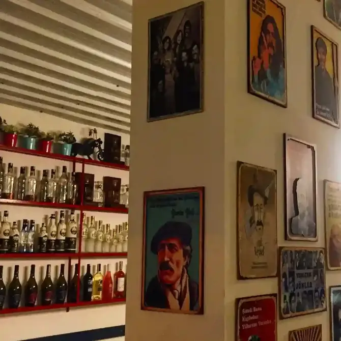 Birazz Meyhane Bornova - İzmir Mekan Rehberi