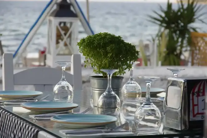 Denizaltı Cafe - İzmir Mekan Rehberi