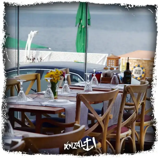 Denizaltı Port - İzmir Mekan Rehberi