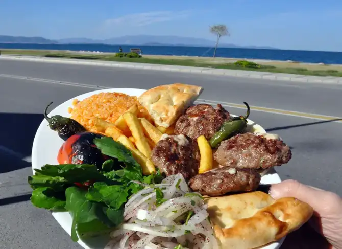 Karacasu Pide Garden  - İzmir Mekan Rehberi