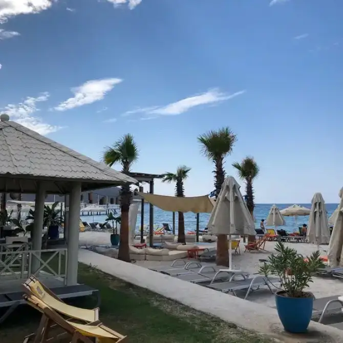 Alaçatı 11 Beach - İzmir Mekan Rehberi