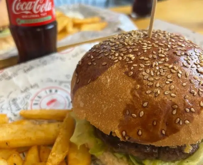 All İnn Burger Karşıyaka - İzmir Mekan Rehberi