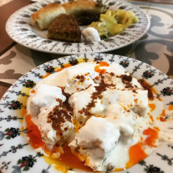 Ayşa Boşnak Börekçisi & Ev Yemekleri - İzmir Mekan Rehberi