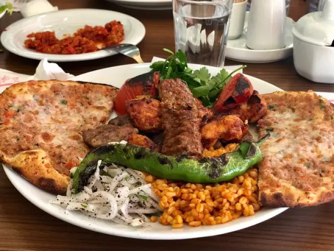 Azim Pide Aliağa - İzmir Mekan Rehberi