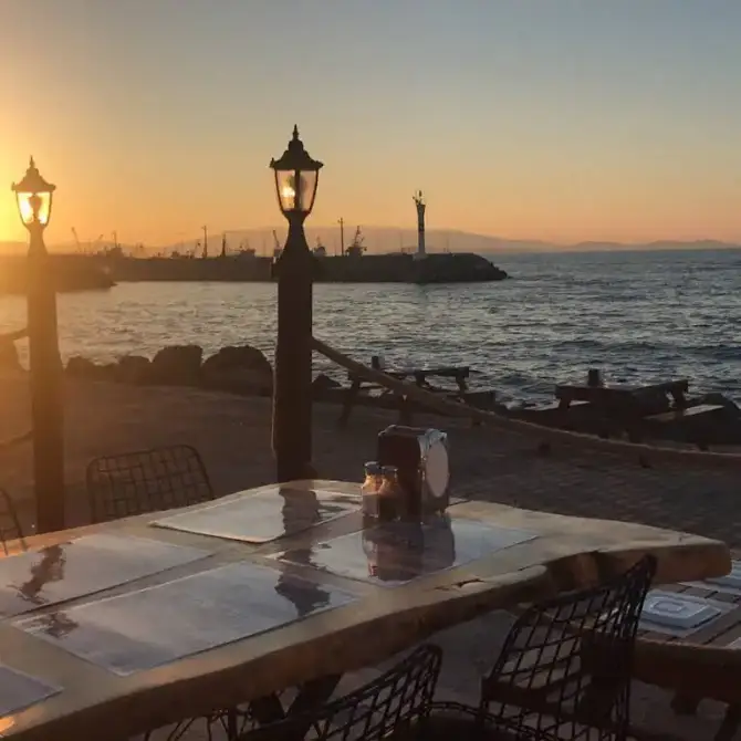 Bonjour Balık & Güveç Evi - İzmir Mekan Rehberi