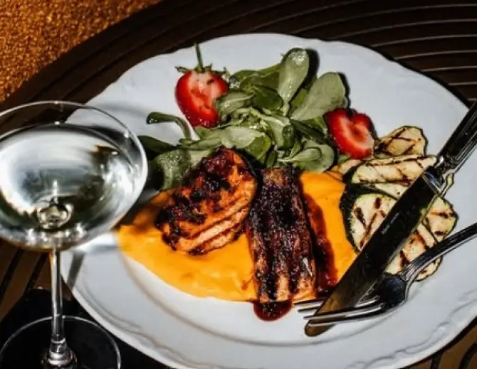 Breeze Brasserie Mavişehir - İzmir Mekan Rehberi