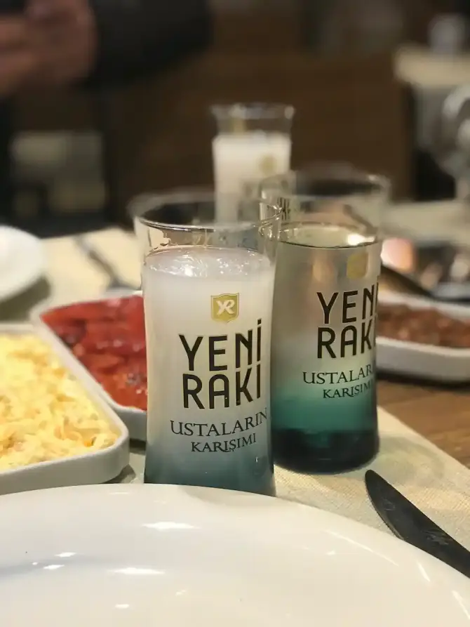 Cemiyet Meyhanesi - İzmir Mekan Rehberi