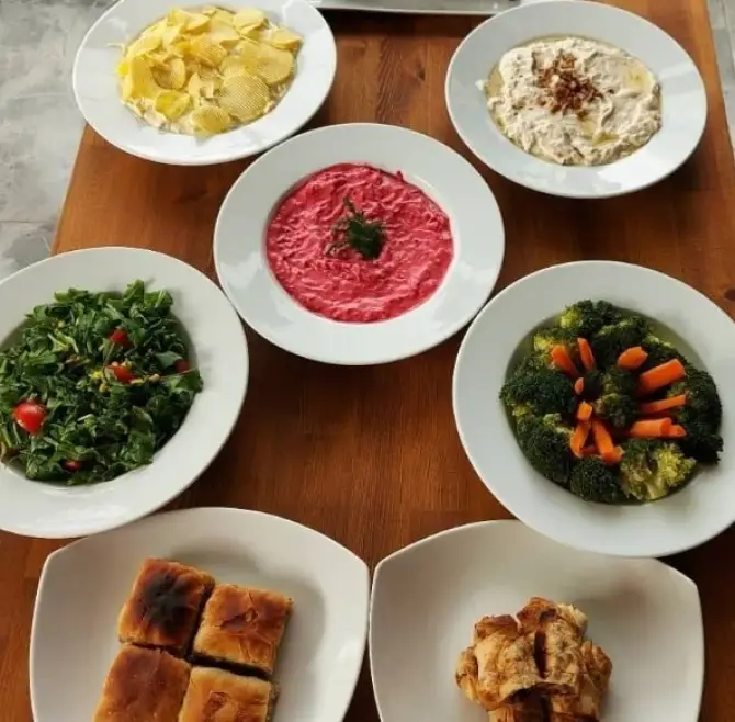 Cevizz İçli Köfte ve Lezzetli Tatlar - İzmir Mekan Rehberi