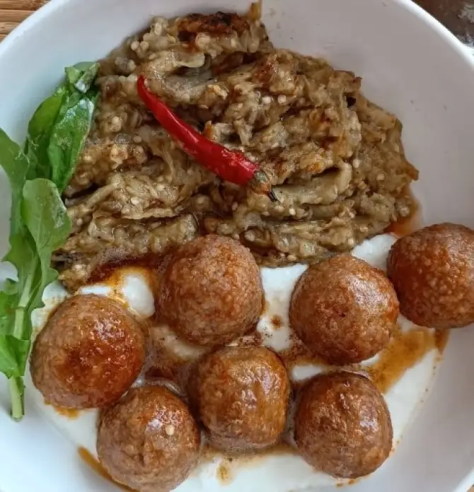 Cevizz İçli Köfte ve Lezzetli Tatlar - İzmir Mekan Rehberi