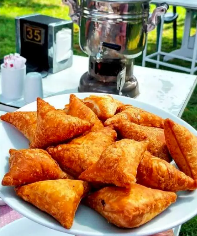 Pia Restaurant - İzmir Mekan Rehberi