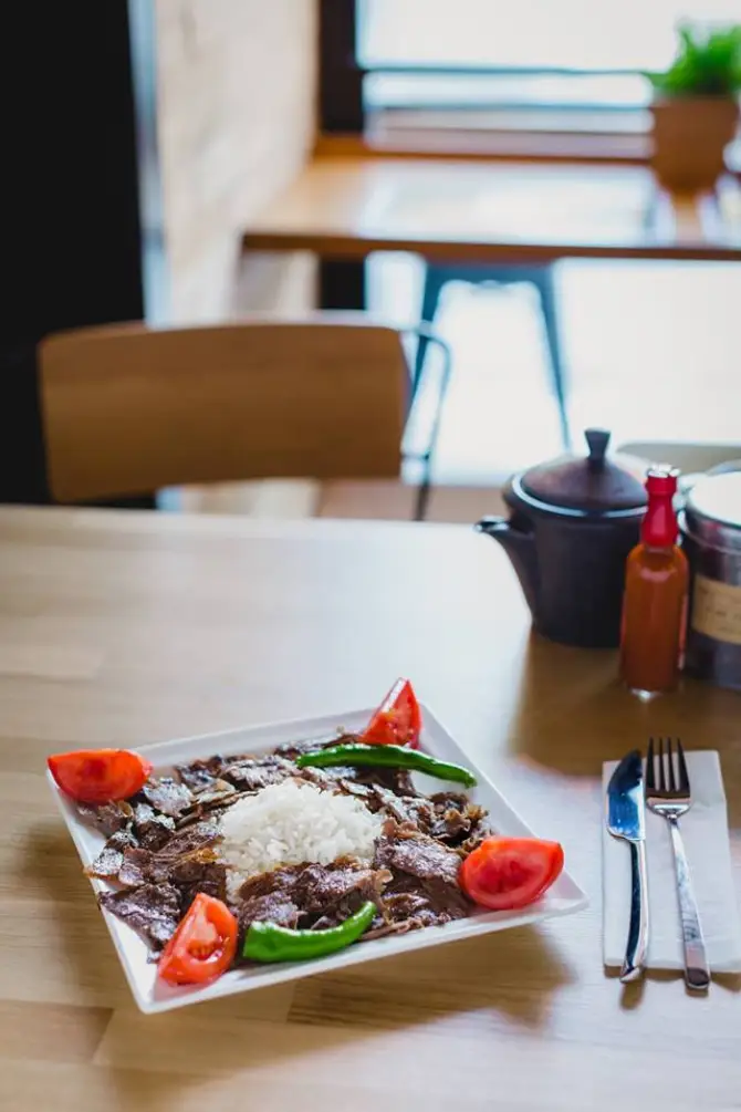 Fezz Döner - İzmir Mekan Rehberi