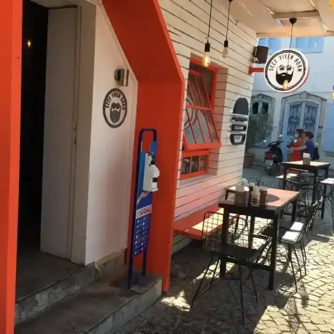 Gece Yiyen Adam Alaçatı  - İzmir Mekan Rehberi