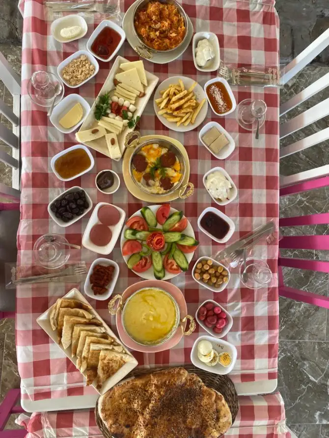 Pia Restaurant - İzmir Mekan Rehberi