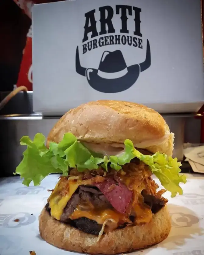 Artı Burger House - İzmir Mekan Rehberi
