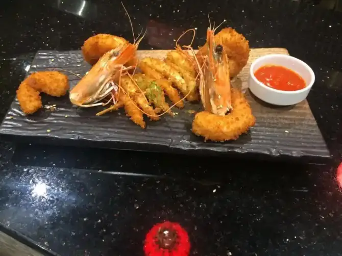 Bistronomi Asian & Sushi Bar - İzmir Mekan Rehberi