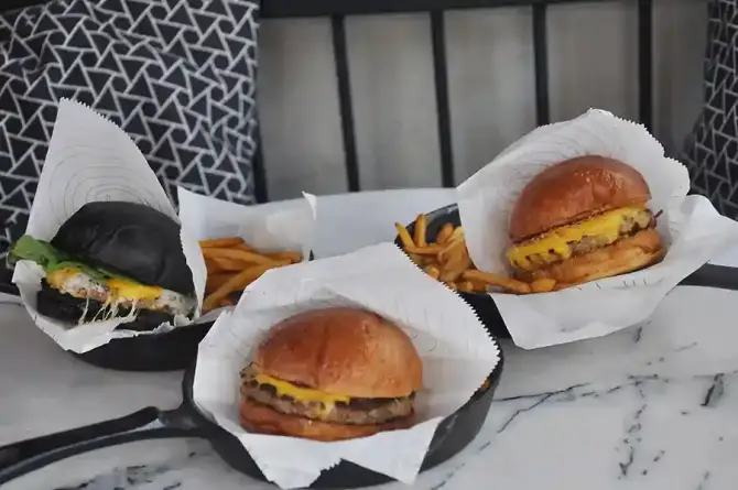 Bready Burger - İzmir Mekan Rehberi