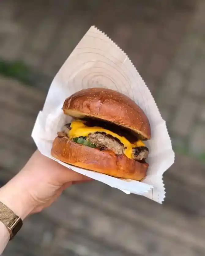 Bready Burger - İzmir Mekan Rehberi