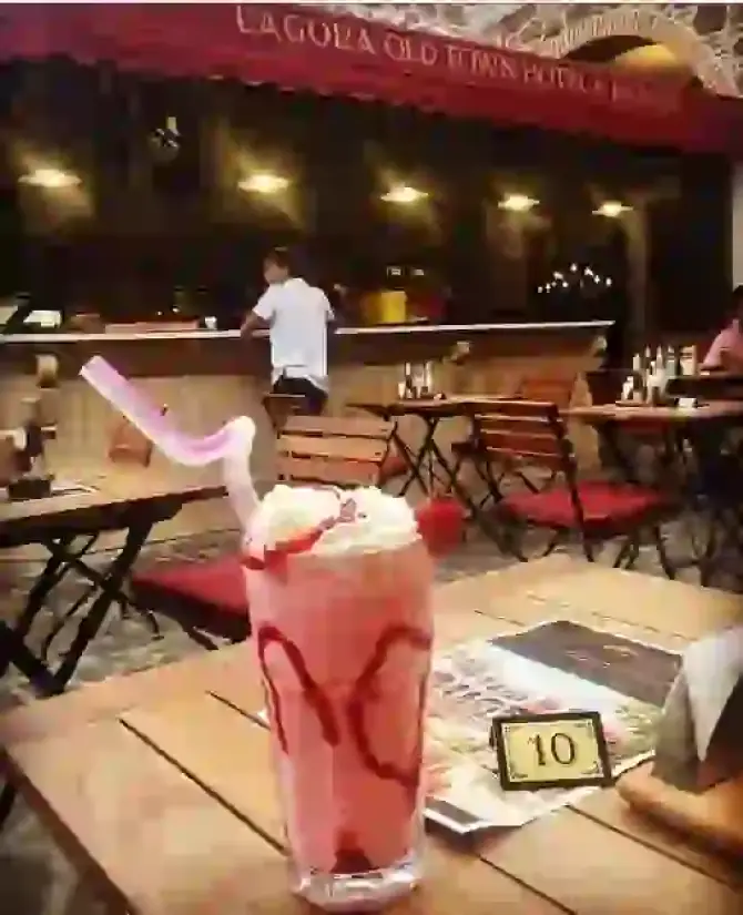 L'agora Old Town Cafe - İzmir Mekan Rehberi