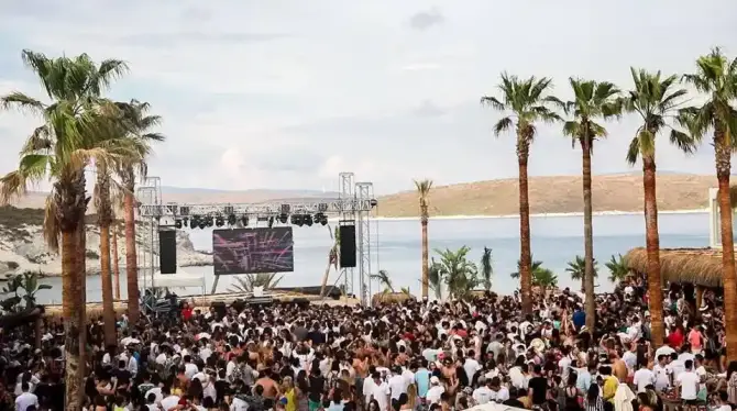 Madeo Beach  - İzmir Mekan Rehberi
