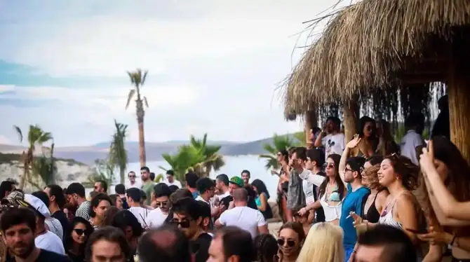 Madeo Beach  - İzmir Mekan Rehberi