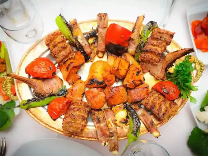 Mavra Ocakbaşı - İzmir Mekan Rehberi
