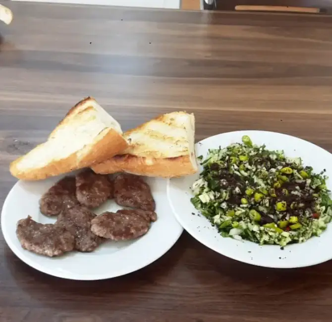Meşhur Köfteci Ali Usta - İzmir Mekan Rehberi