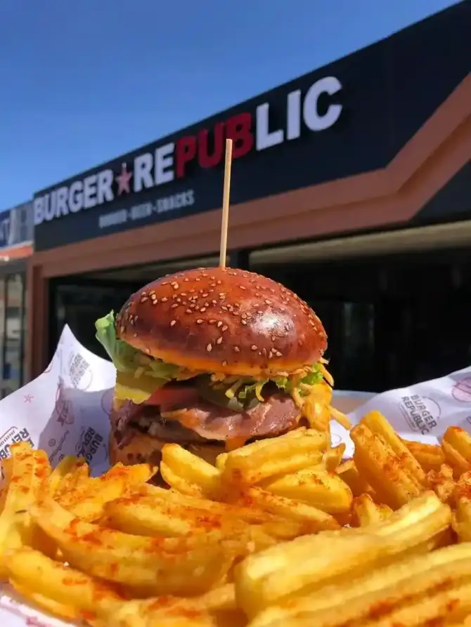 Burger Republic Yeni Foça - İzmir Mekan Rehberi