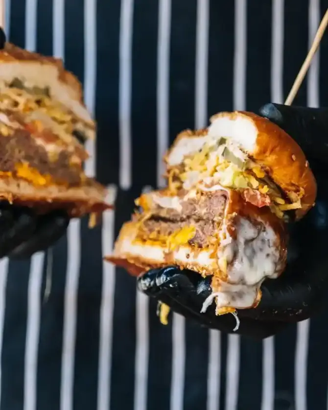 Burger Republic Yeni Foça - İzmir Mekan Rehberi
