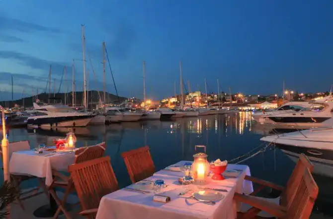 Tuval Çeşme Marina - İzmir Mekan Rehberi