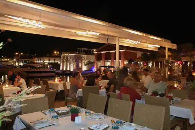 Tuval Çeşme Marina - İzmir Mekan Rehberi