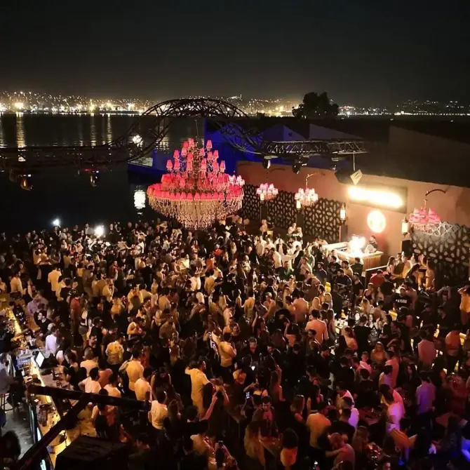 Tac Mahal - İzmir Mekan Rehberi