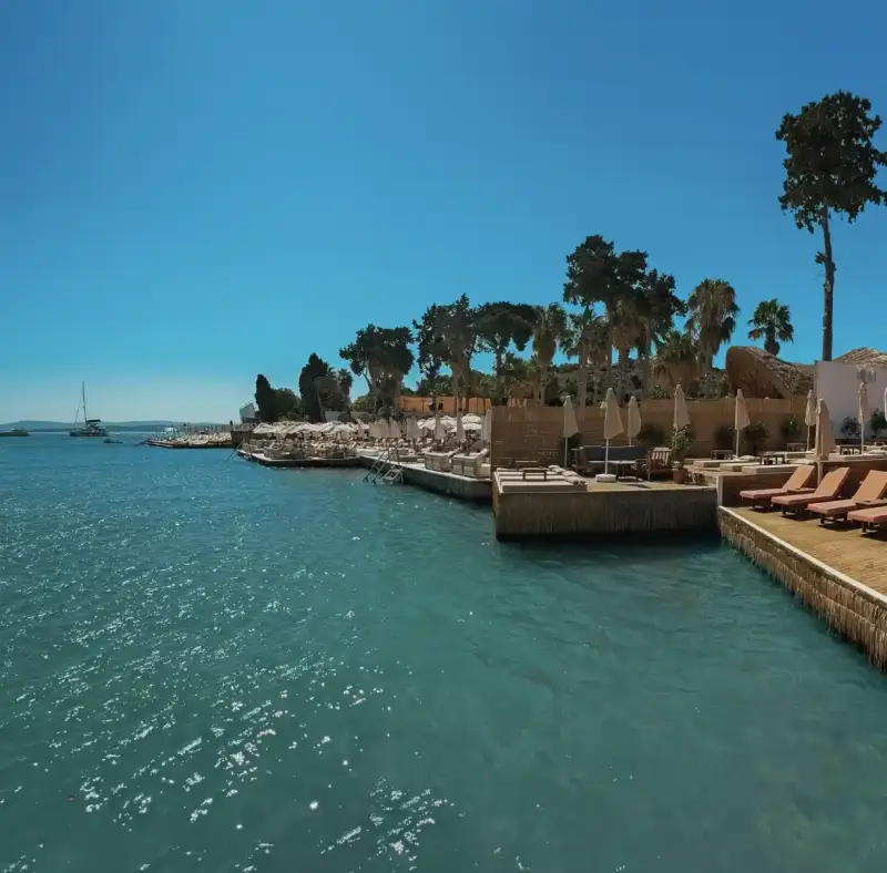 Cove Ayayorgi - İzmir Mekan Rehberi
