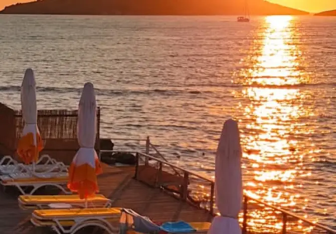 Lighthouse Beach Phokaia - İzmir Mekan Rehberi
